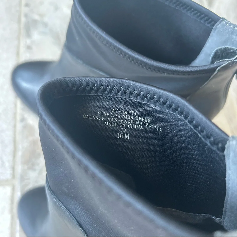 NWOB Adrienne Vittadini Ratti Black Leather Block Heel Ankle Boots, Size 10M